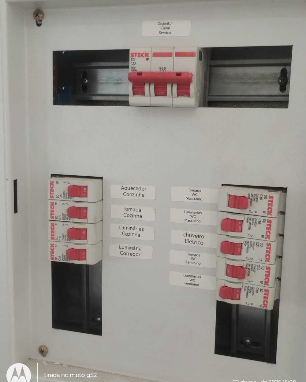Quadro de distribuição montado e identificado