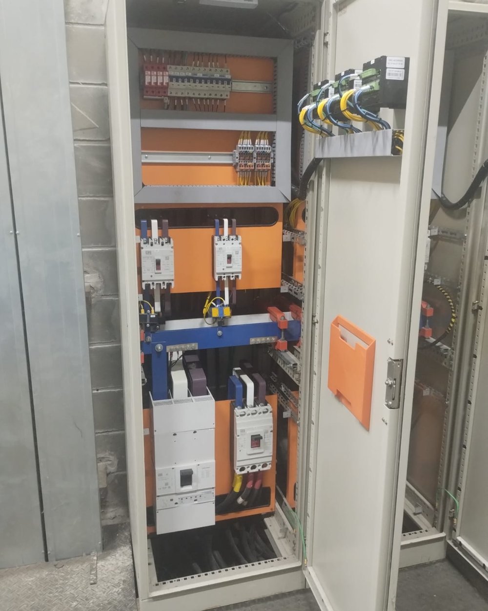Painel de força adequado à demanda do cliente