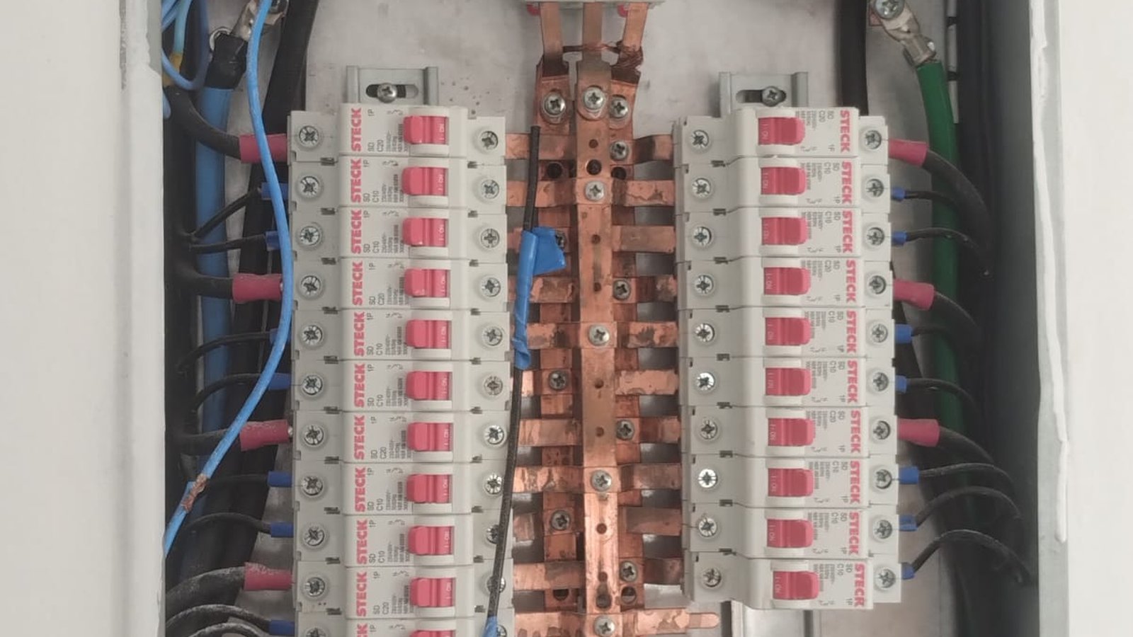 Painel elétrico com barramentos de cobre